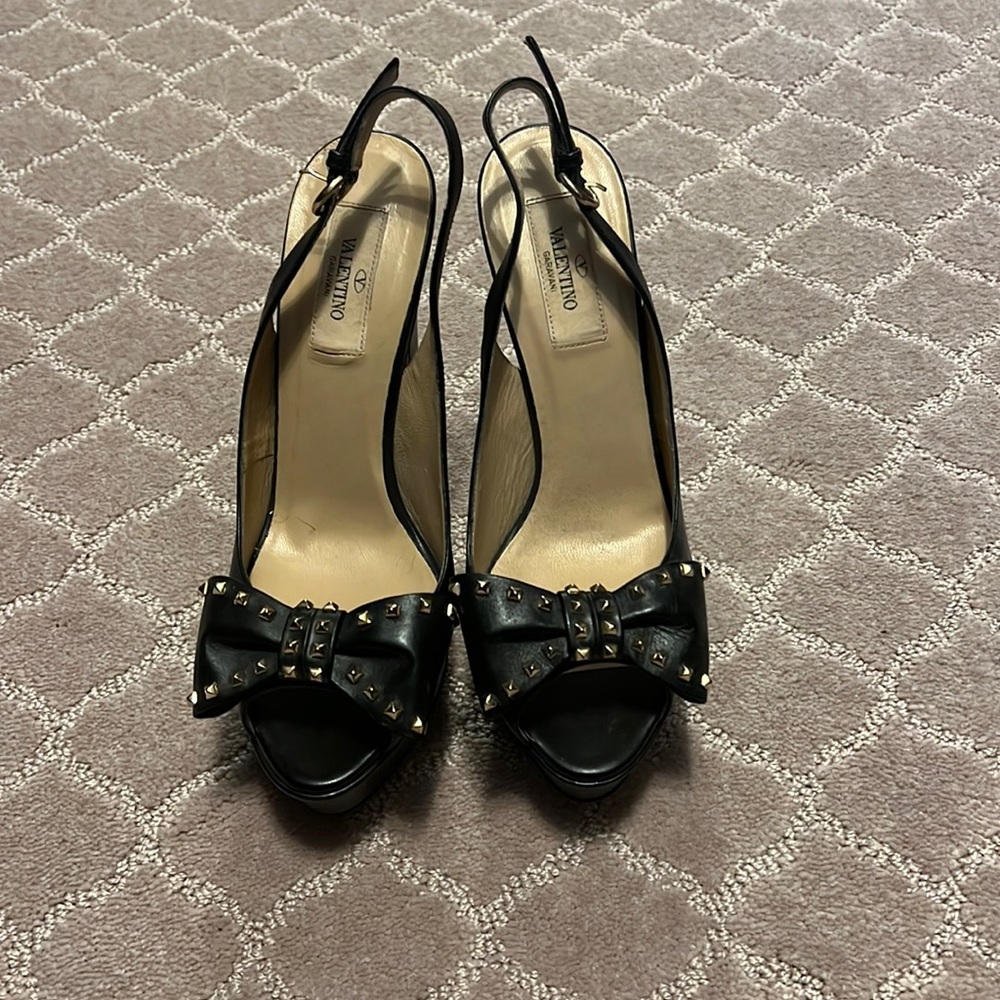 Womens Valentino slightly worn heels